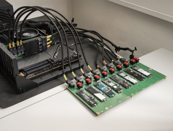 Delock M.2 Testboard für 8 x M.2 NVMe Key M SSD mit SFF-8643 Anschluss #5 