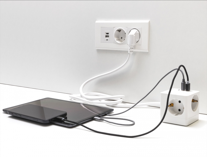 Delock Steckdosenwürfel mit Verlängerungskabel 3-fach mit Kindersicherung und USB Ladegerät, 1,5 m Kabel, weiß #3 